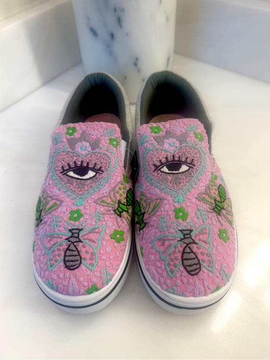 Zipakna Shoes - NWT, Zipakna Women’s Sneakers, Size 8. Pink embroidered with eye and butterfly.